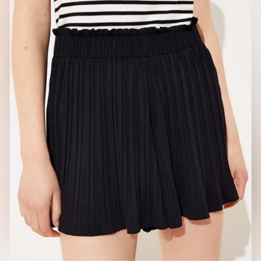 LOFT Pleated Shorts Black Flowy Lightweight Size Small